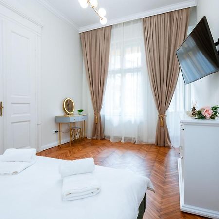 Apartament De Lux Central, P-Ta Matei Corvin Cluj-Napoca Exterior photo